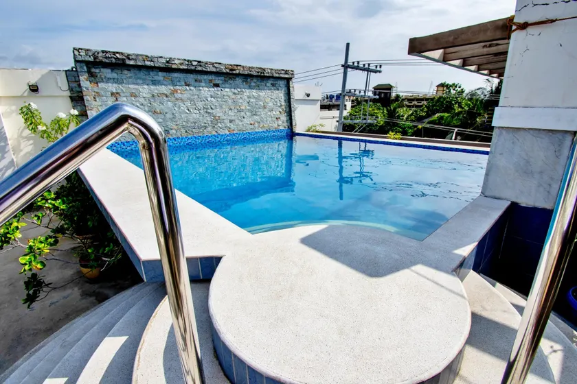 ECL Resort Hotel Boracay - Image 1