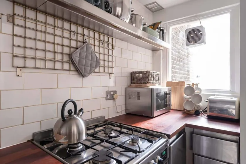 Lovely 2BR Home in South London, 4 guests - Image 1
