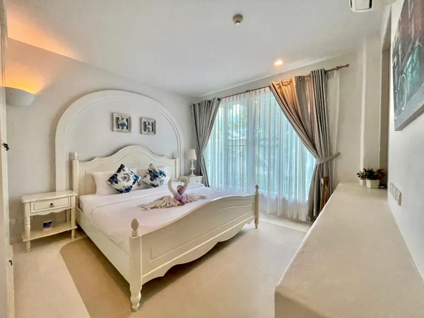 Chelona huahin beachfront resort condo - Image 1