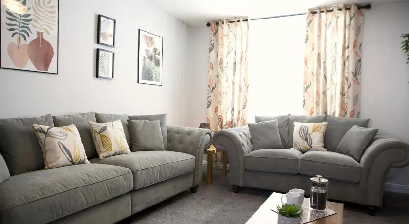 The Flintshire - North Wales - Sleeps Up To 9 - Image 1