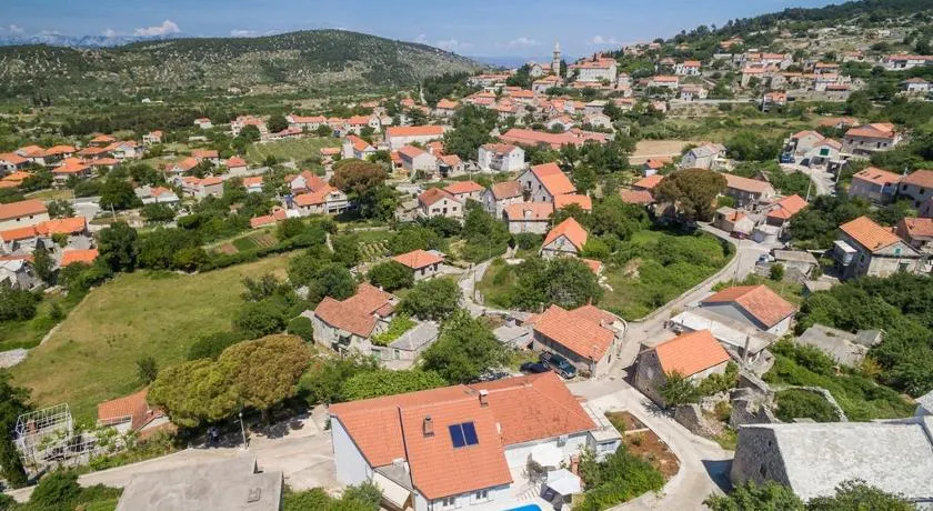 Family friendly house with a swimming pool Nerezisca, Brac - 20132 - Image 1