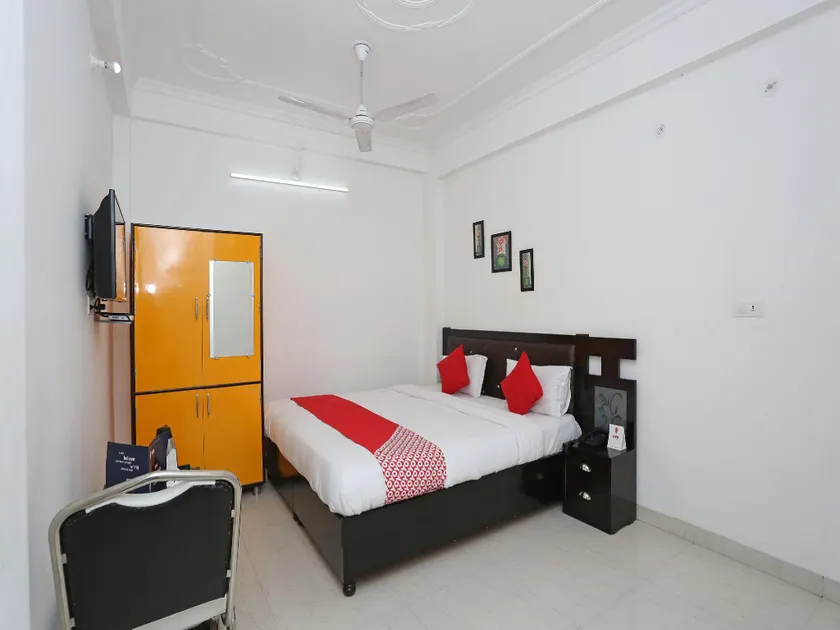 OYO Ss Hotel - Image 1