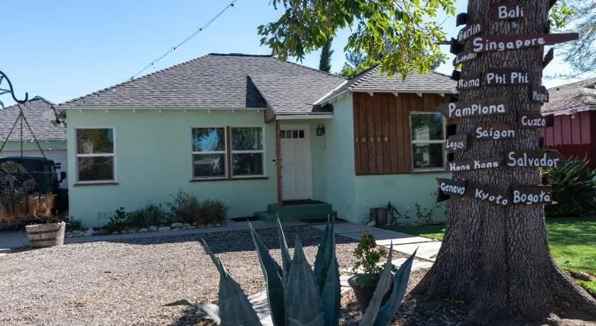Cozy and Relaxing in Suburbs of LA - Image 1