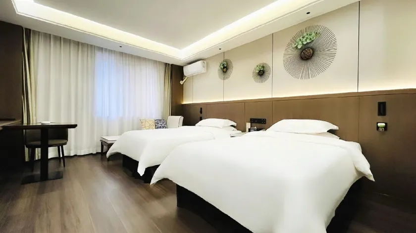 Jingyang Hotel - Image 1