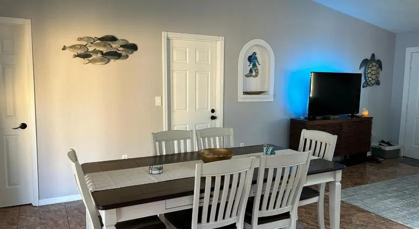 Blue Beach Pool House - Image 1