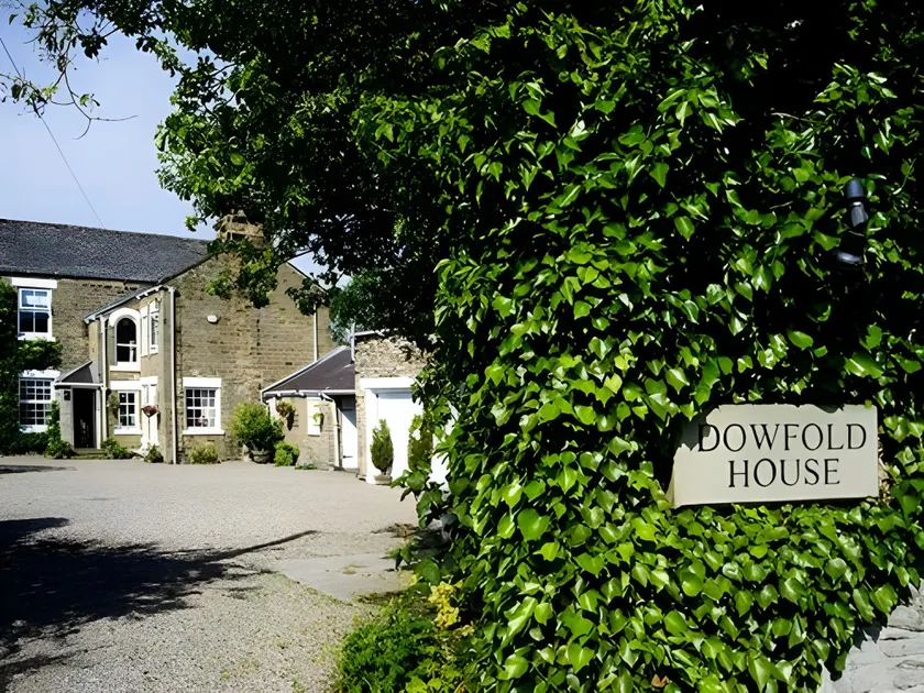 Dowfold House - Image 1