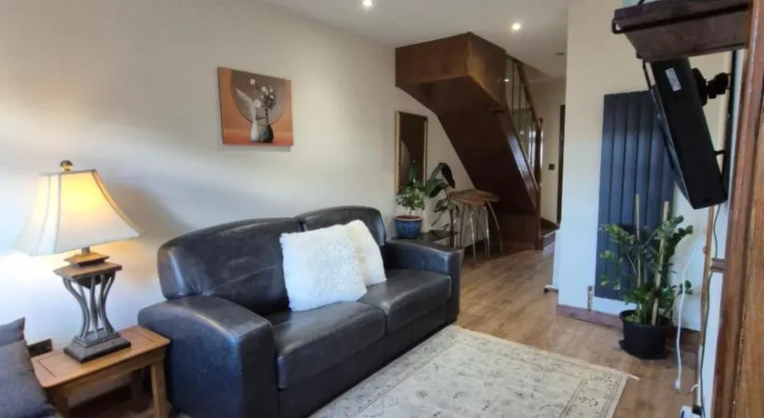 Self-catering extended family home - Image 1