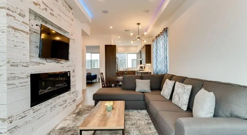 Luxury Modern 4 bedroom 3 Bath Home With Rooftop Deck #3 - Image 1