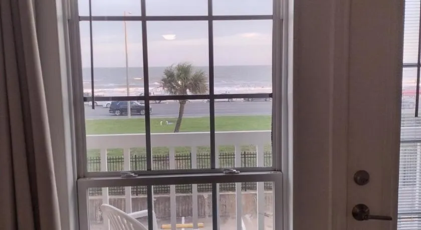 Ocean Front Condo - 3 Bdrms - Hot Tubs - 2 Pools - Gym - Tennis ct - Shoreline Stays 2203 - Image 1
