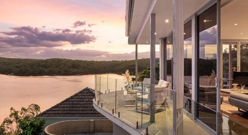 Deluxe Waterfront Queen Room in Caringbah South - Gorgeous Views All Around - Shared Bathroom - Image 1