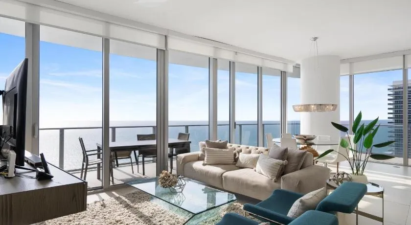 Beautiful Beachfront Penthouse - Image 1