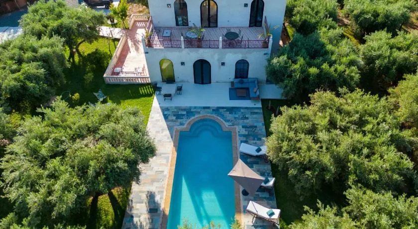 Villa Oliviers 5 Suites - Parking & Piscine Privée - Image 1