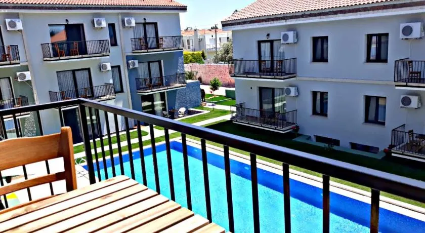 Karyada Hotel - Image 1
