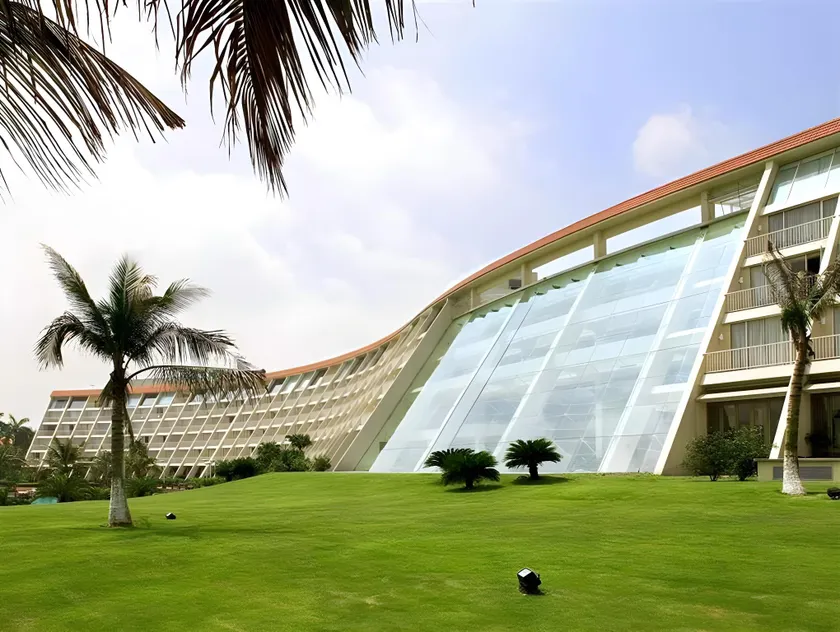 Dongguan MCB Lake Hotel - Image 1