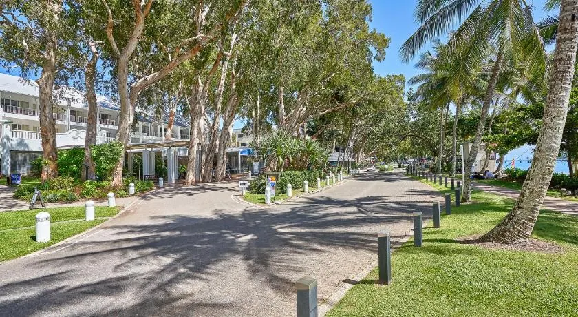Beach Club Oceanview Apartment 1221-2 Palm Cove - Image 1