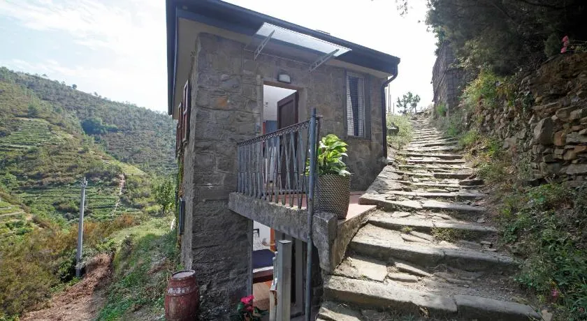 FIESSE COTTAGE - Image 1