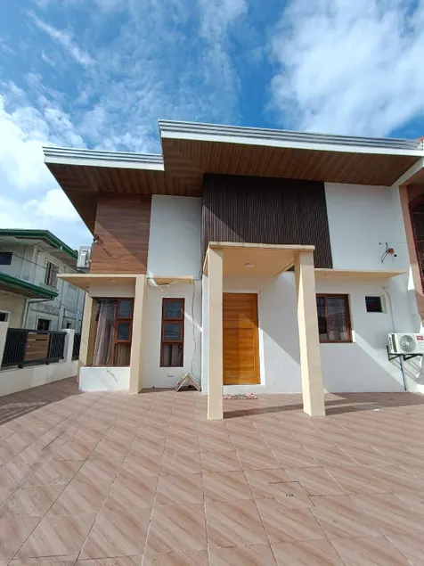 La Bella Lipa - Image 1