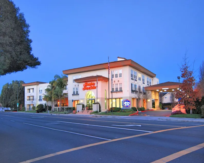 Hampton Inn & Suites Mountain View - Image 1