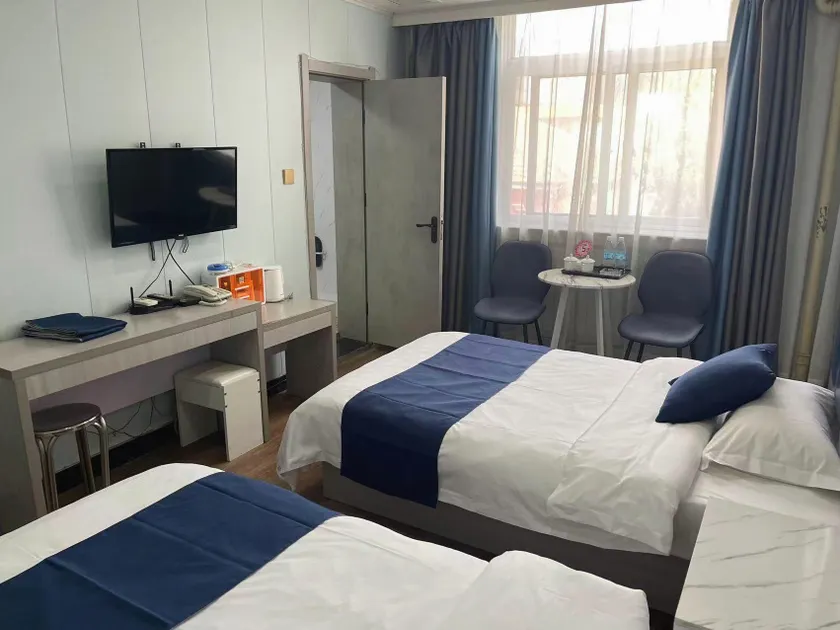 Hongji Hotel (District Government Branch) - Image 1