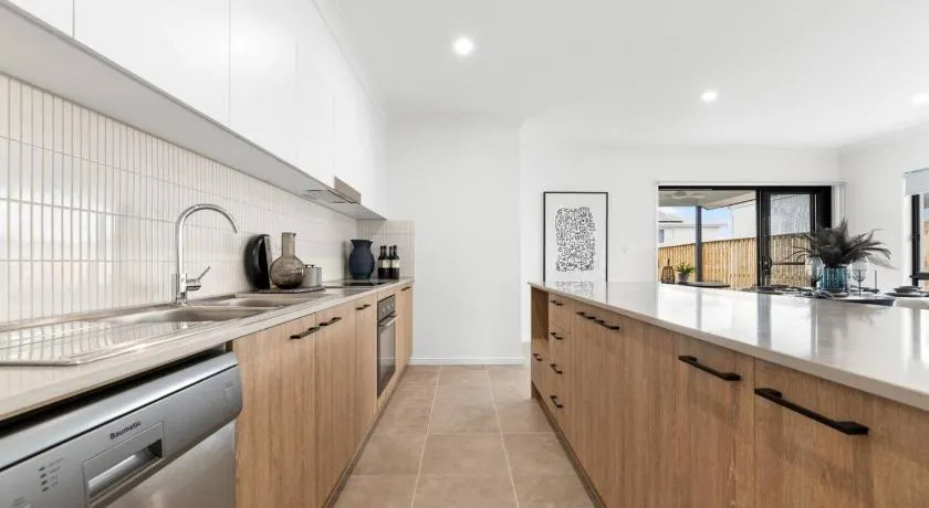 Noble Casa Brand New Estate Sleeps 8 Burpengary East - Image 1