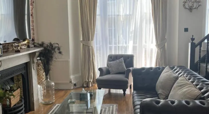 Beautiful Seaview 2 Bedroom Apartment - Image 1