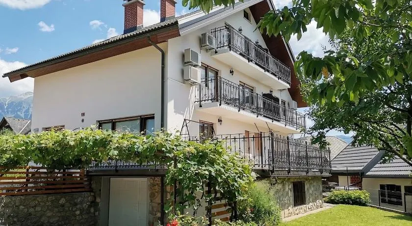 Apartments & Rooms Aleksandra - Image 1