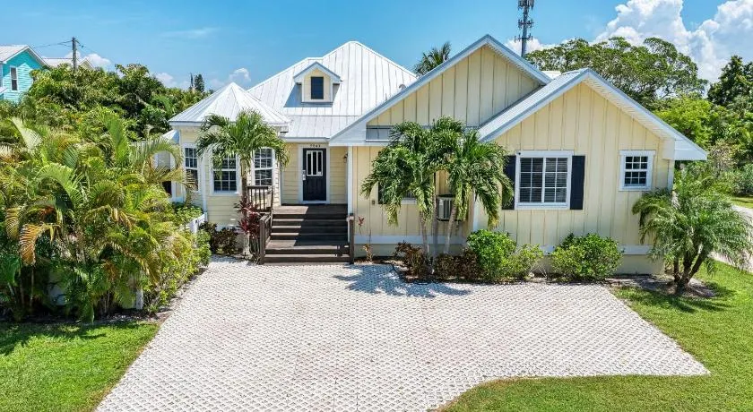 Starfish Isle by Beach Retreats - Image 1