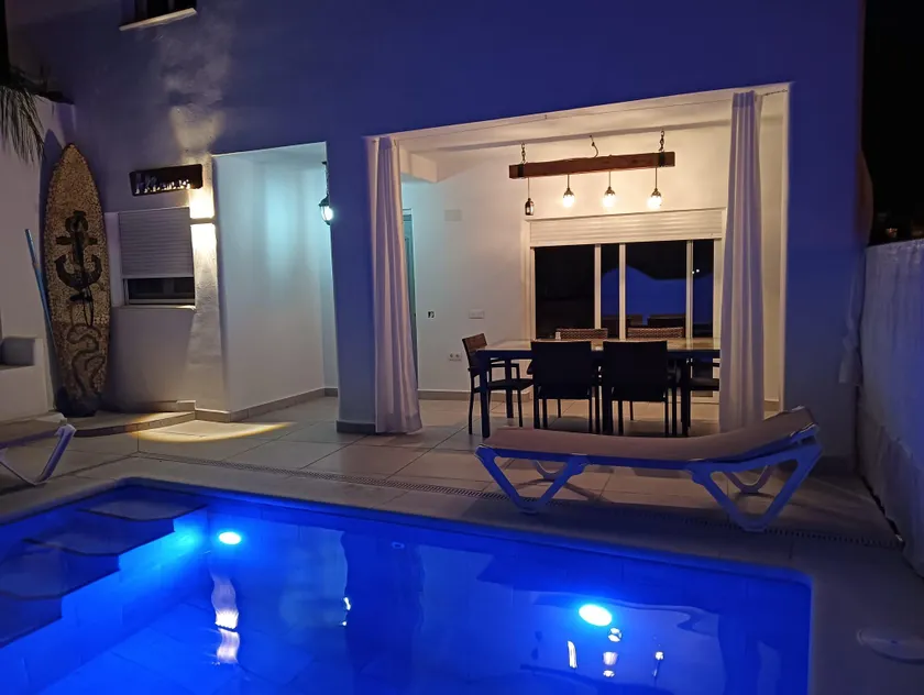Casa Alhamar con piscina privada climatizada al lado de la playa - Image 1