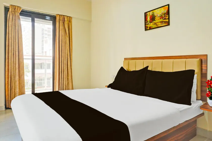 Townhouse Amanora Park Town Formerly Samrat Inn - Image 1