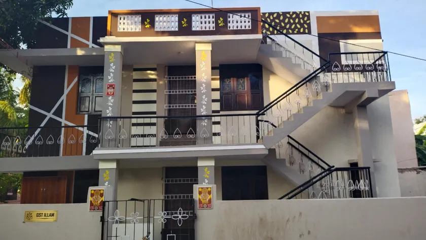 Sunshine Rooms & Service Apartments - Image 1