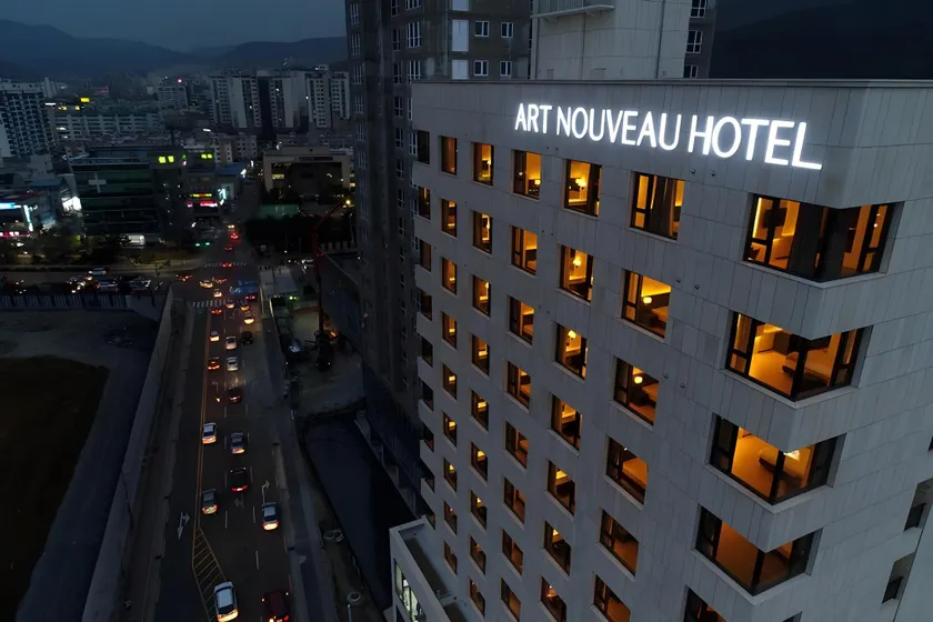 Geoje Artnouveau Suite Hotel - Image 1