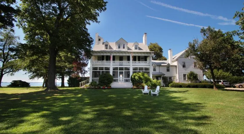 Wades Point Inn on the Bay - Image 1