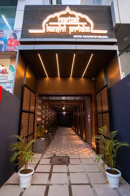 Hotel Kashi Pride - Image 1