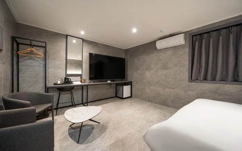 Guro Hotel Oasis - Image 1