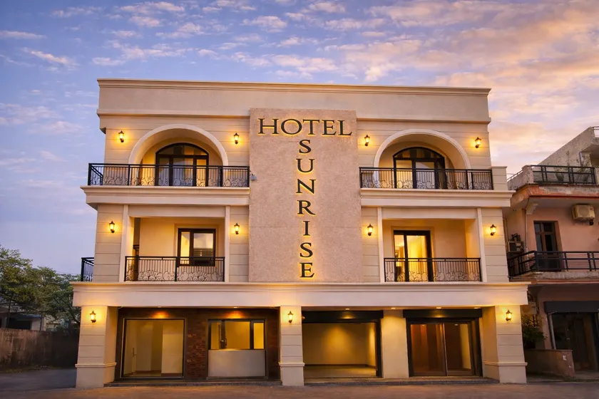 Hotel Sunrise - Image 1