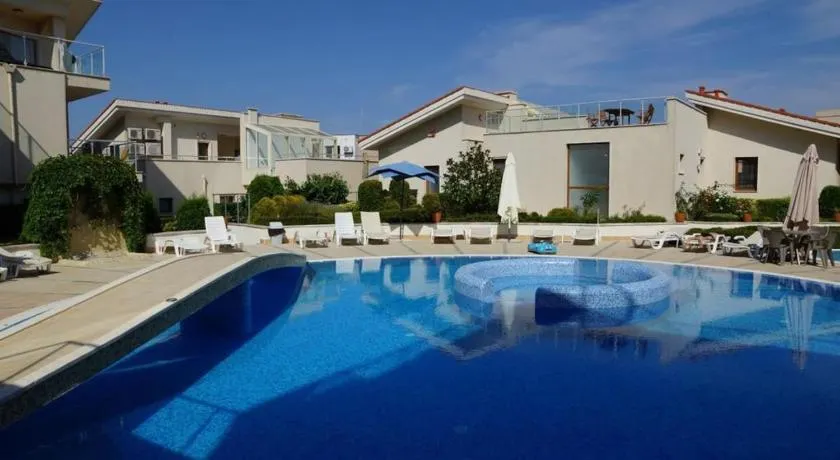 Sun Village Villa 6 - Image 1