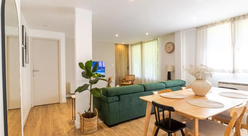 Olympe-Free carpark, 7 min from Old town, Spacious & Calm - Image 1