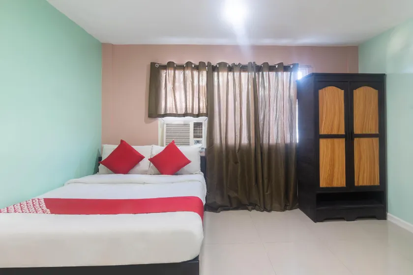 OYO 157 Casa Venna Pension House - Image 1