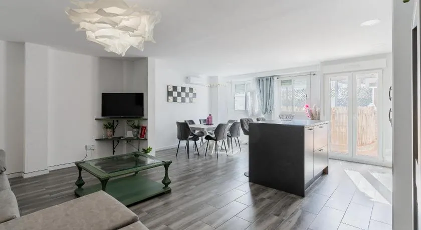 Enjoy Valencia: Deluxe Apartment with Terrace - Image 1