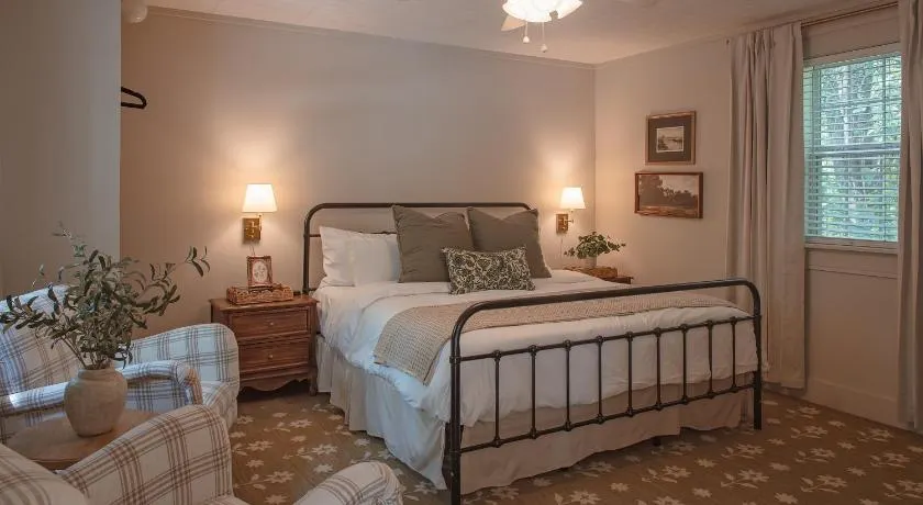 LMI -14- Glenn Falls Room: Summers Dream - Image 1