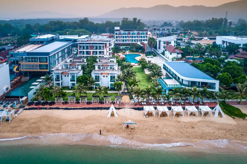 Saint Tropez Resort - Image 1