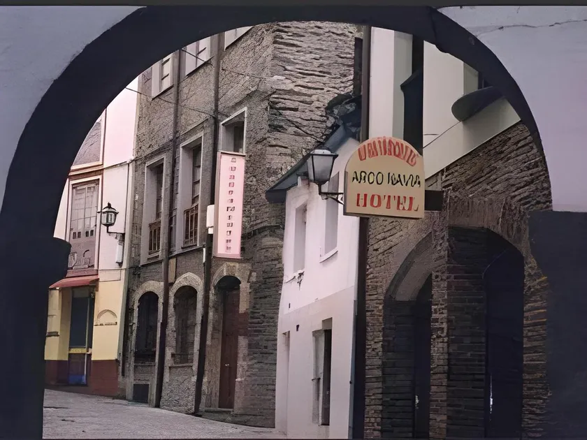 Hotel Arco Navia - Image 1