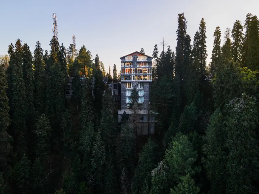 EAFR Hotel - Image 1