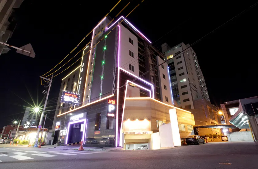 Palace Hotel - Image 1