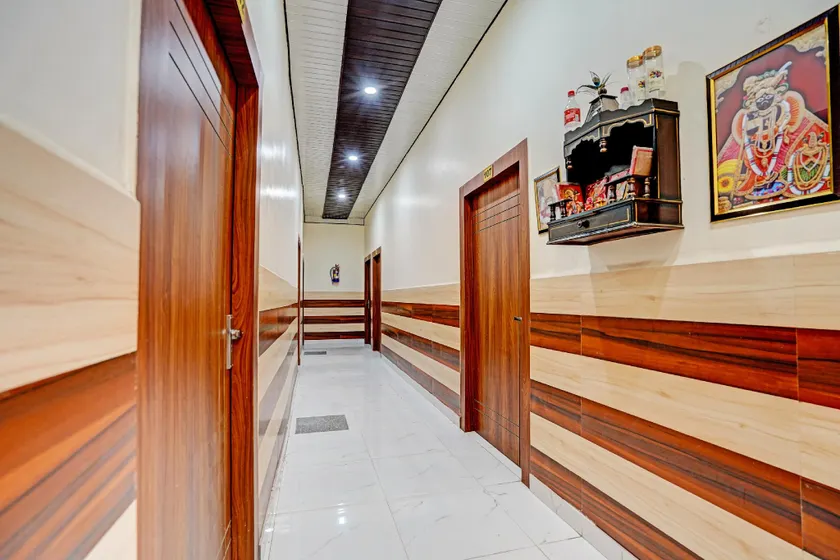 POP 701356 Hotel Townhouse - Image 1