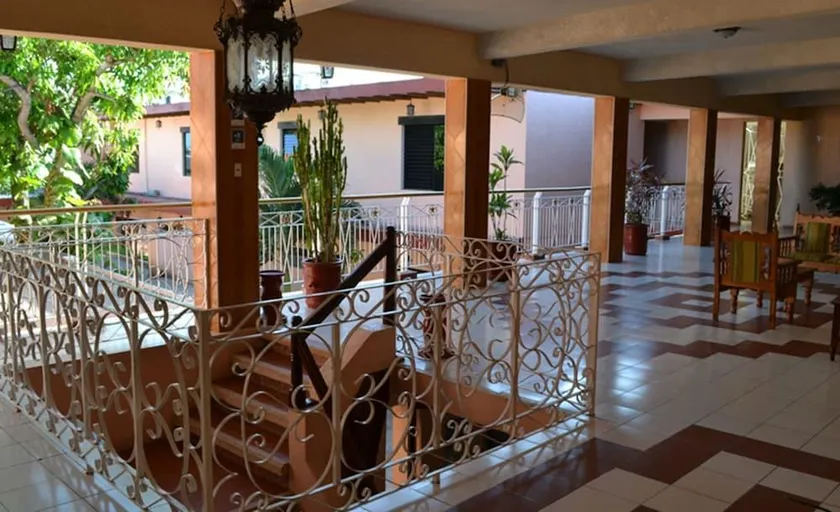 Hotel Plaza - Image 1