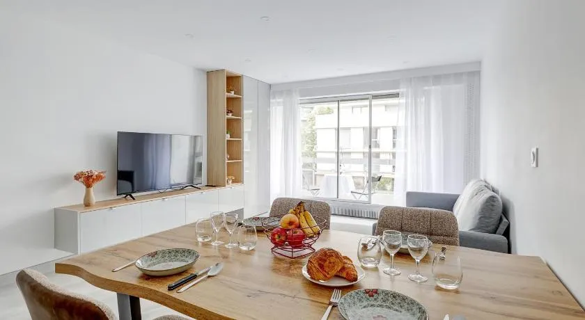 Suite au Cœur de Paris, Architecturale et Élégante - Image 1