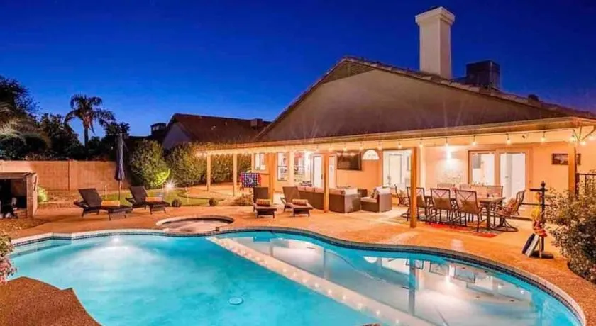 Luxury Scottsdale Retreat Heated Pool and Mini Golf - Image 1