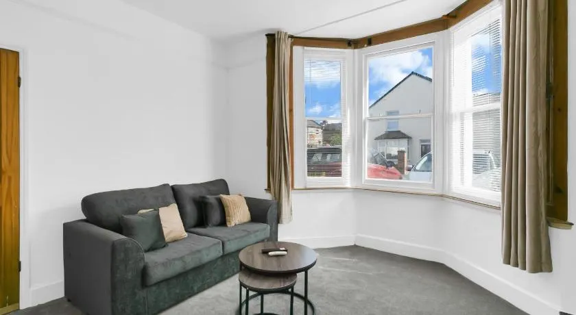 Premium Service Apartment Taunton Ideal for Business and Leisure - Image 1