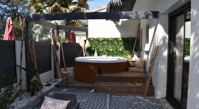 Céven' Ô Calme Gîte T2 avec jacuzzi privé, piscine et jardin - Image 1